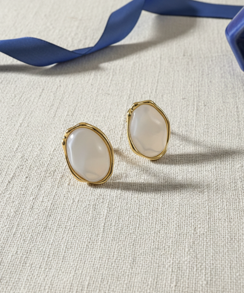 Oval Pearl Studs